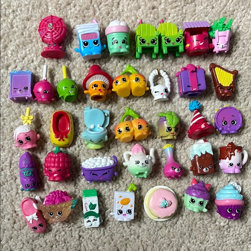 66 Shopkins & accessories - Picture 2 of 4